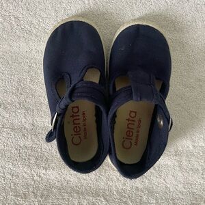 Cienta T Strap Shoes